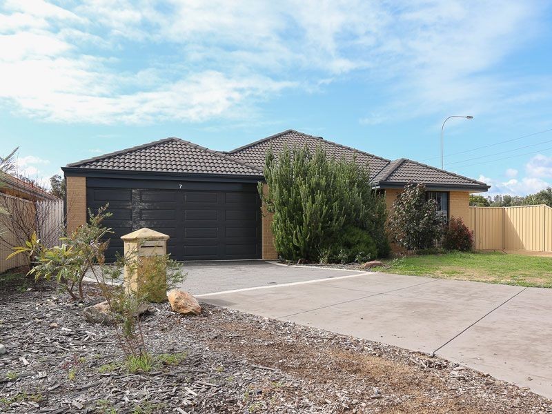 7 Jordan Place, Wattle Grove WA 6107