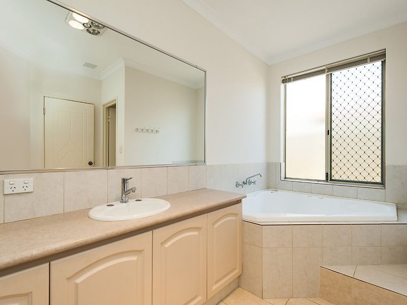 7 Buttercup Crescent, High Wycombe WA 6057