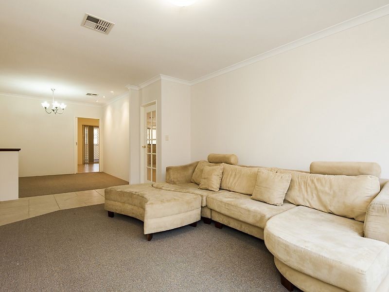 7 Buttercup Crescent, High Wycombe WA 6057