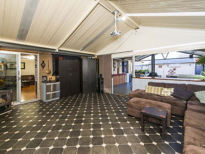 6 Aralia Way, Forrestfield WA 6058