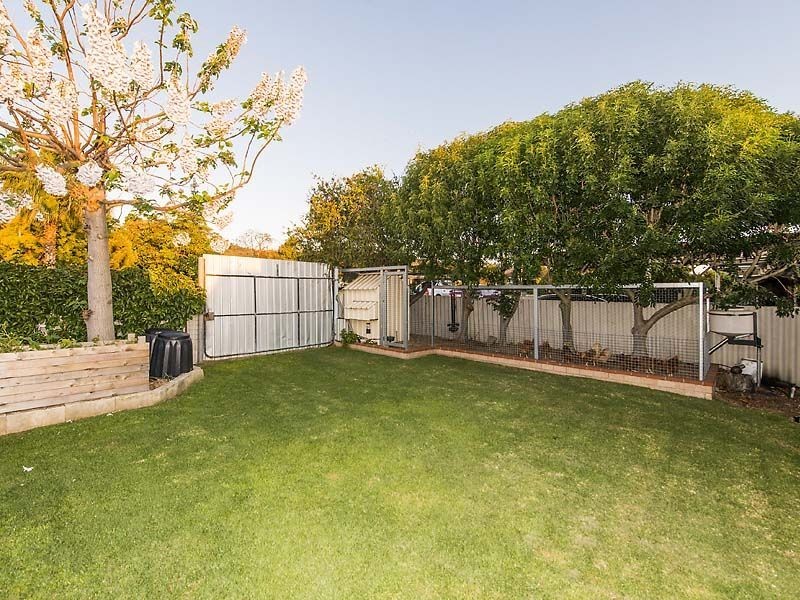 6 Aralia Way, Forrestfield WA 6058