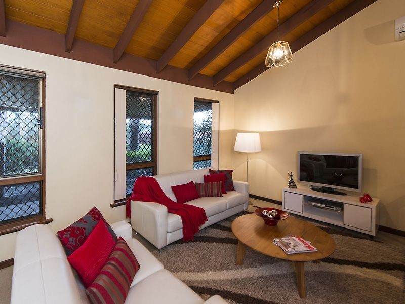 11 Alexander Close, Lesmurdie WA 6076