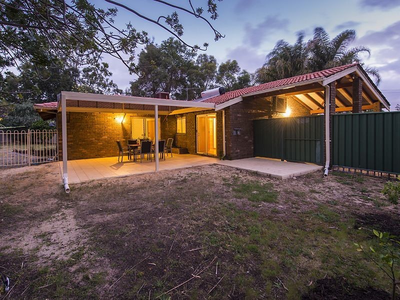 11 Alexander Close, Lesmurdie WA 6076