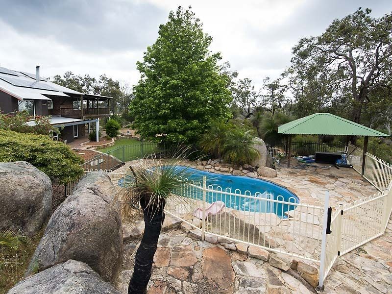 495 Flora Road, Hovea WA 6071