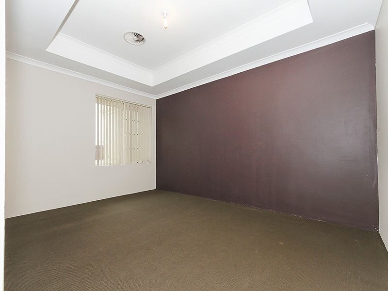 8 Saligna Bend, Wattle Grove WA 6107