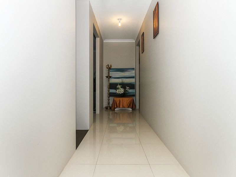 8 Saligna Bend, Wattle Grove WA 6107