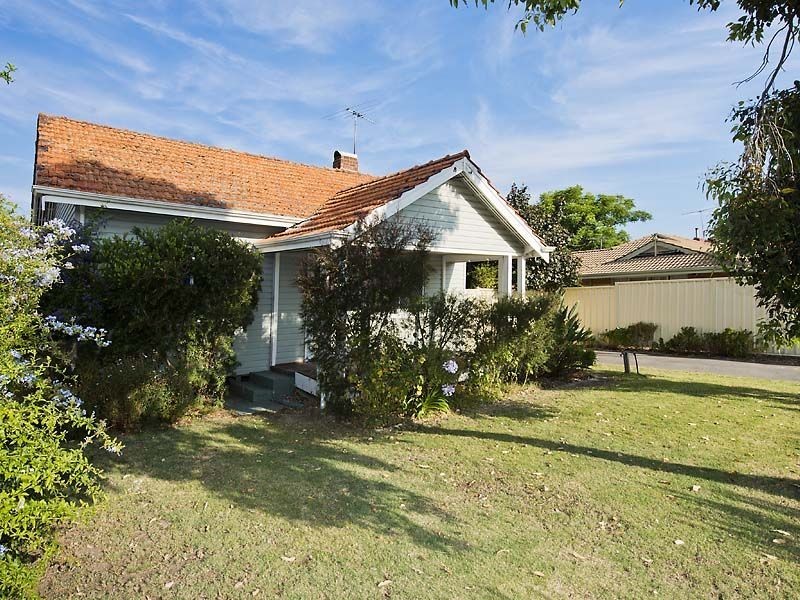 24 Ewart Street, Midvale WA 6056