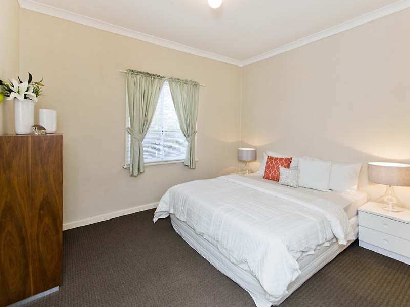 24 Ewart Street, Midvale WA 6056