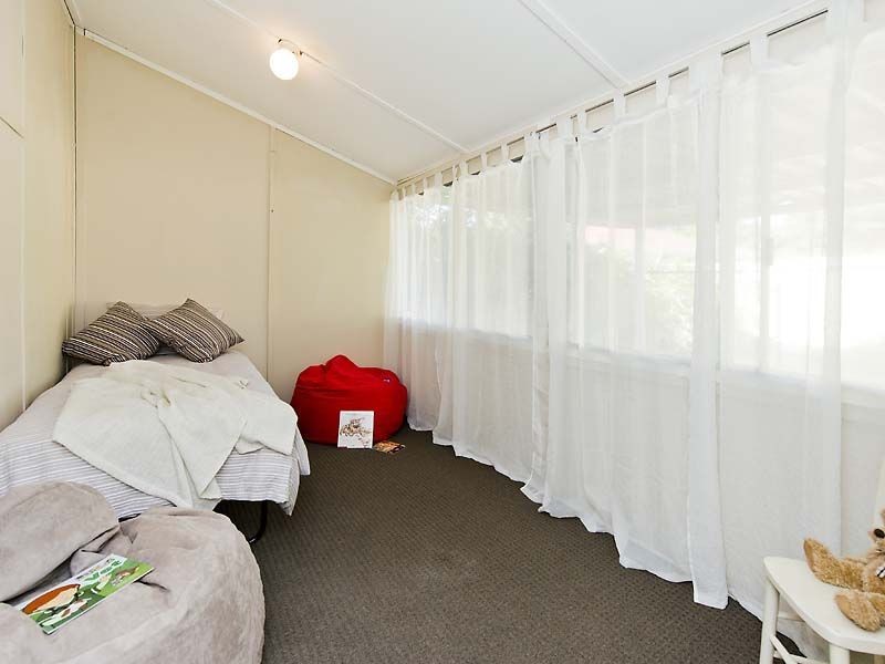 24 Ewart Street, Midvale WA 6056