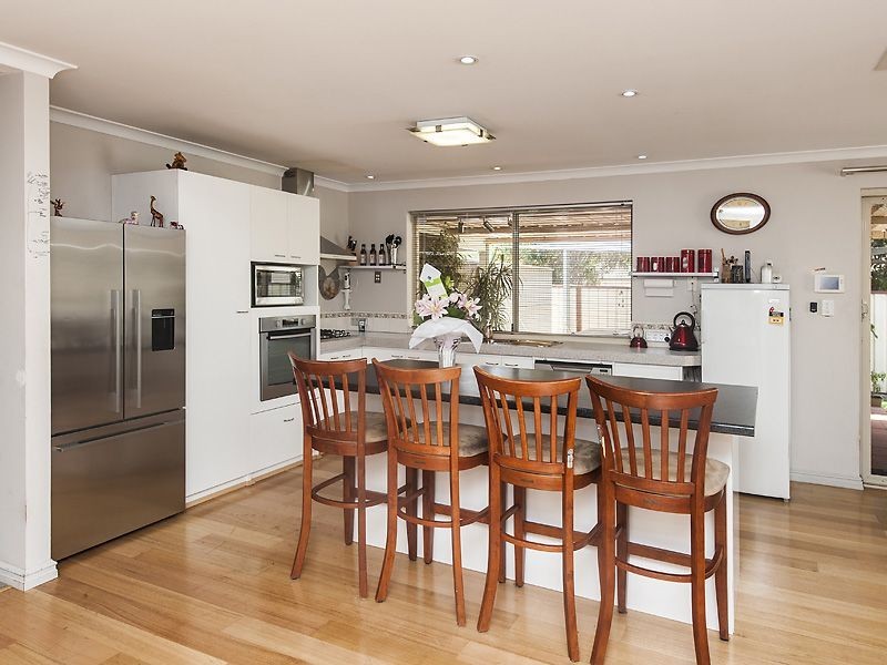 27 Russell Road, Maida Vale WA 6057