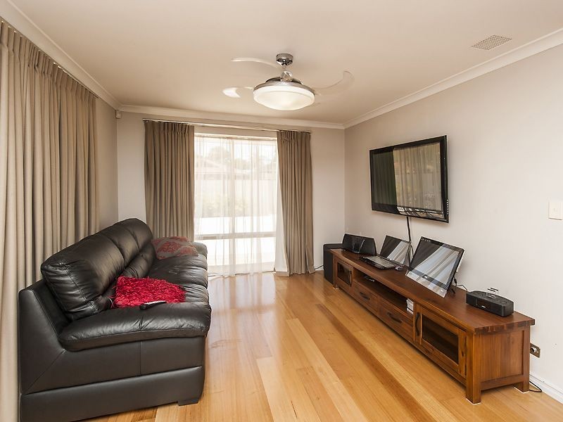 27 Russell Road, Maida Vale WA 6057