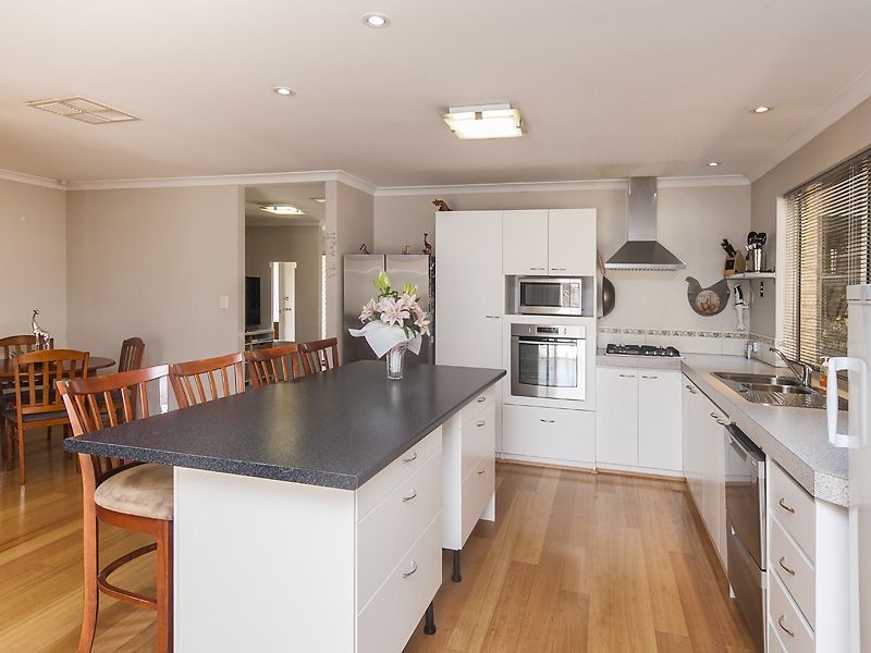 27 Russell Road, Maida Vale WA 6057