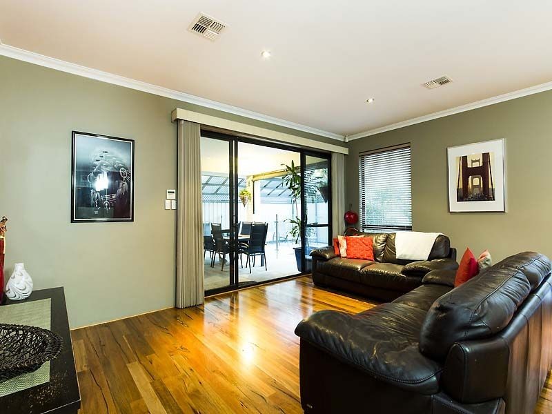 23 Coyong Road, Wattle Grove WA 6107