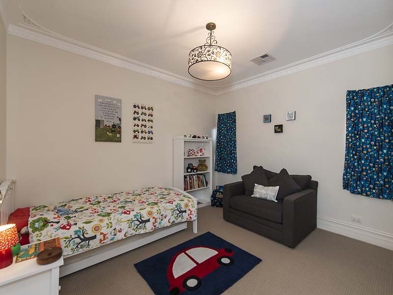 21 Elizabeth Street, Kalamunda WA 6076