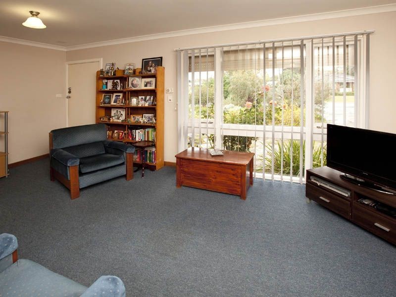 27 Grasmere Way, Kelmscott WA 6111