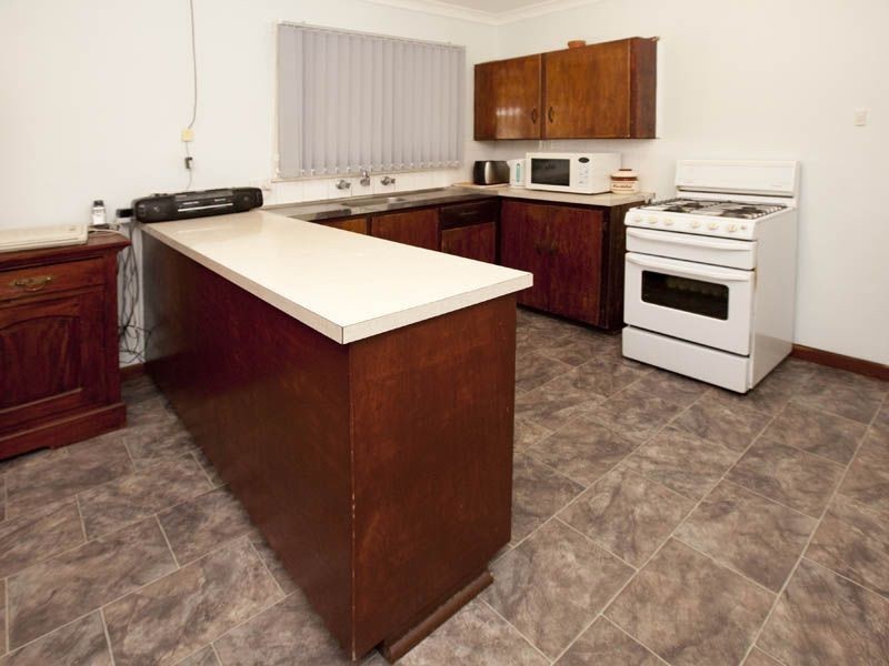 27 Grasmere Way, Kelmscott WA 6111