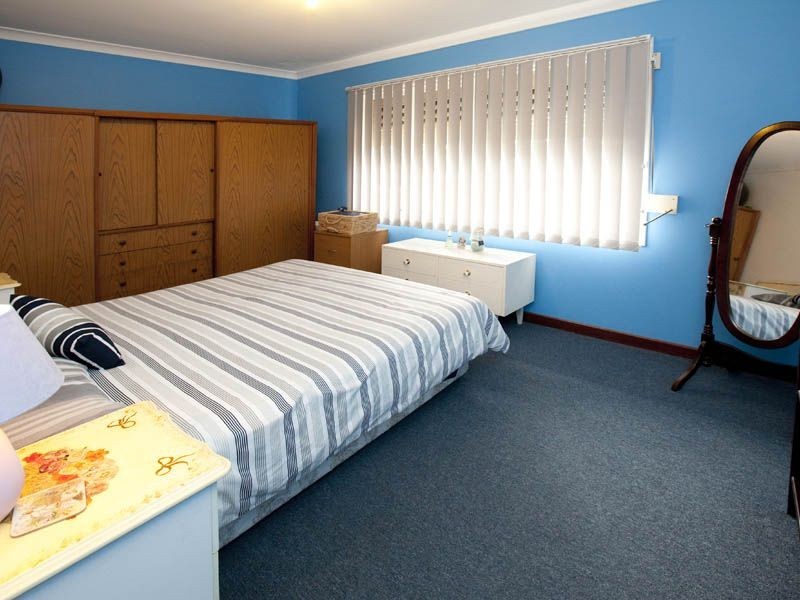 27 Grasmere Way, Kelmscott WA 6111