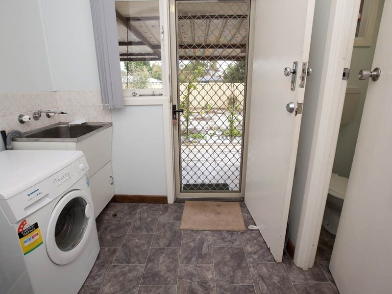 27 Grasmere Way, Kelmscott WA 6111