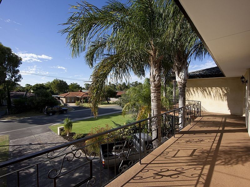 32 Bandalong Way, High Wycombe WA 6057