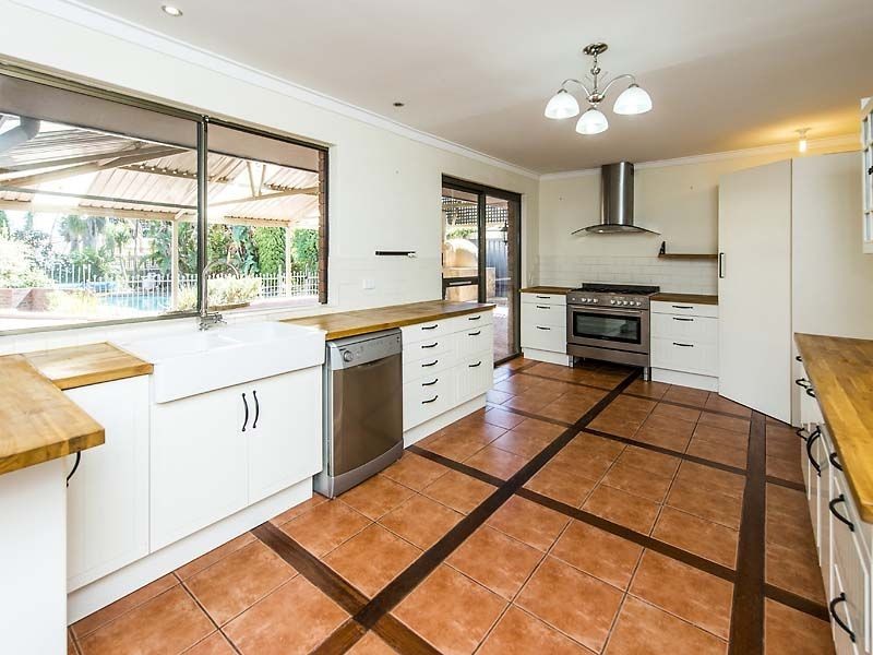 7 Valiant Close, Lesmurdie WA 6076