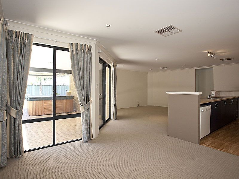 22 Upwood Circle, High Wycombe WA 6057