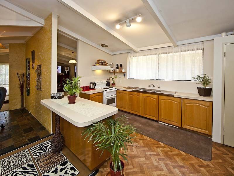 4 Essex Street, Forrestfield WA 6058