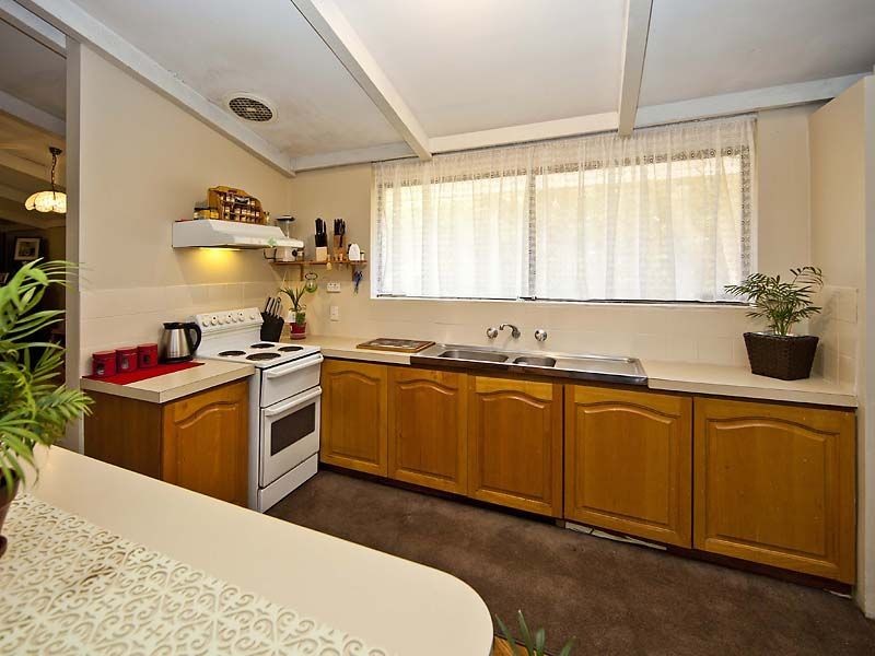 4 Essex Street, Forrestfield WA 6058