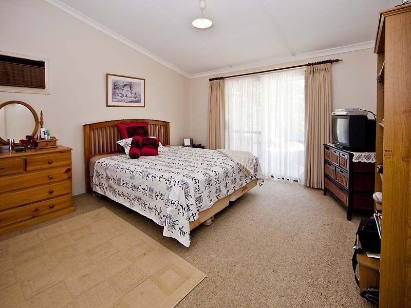 4 Essex Street, Forrestfield WA 6058