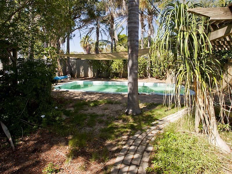 4 Essex Street, Forrestfield WA 6058