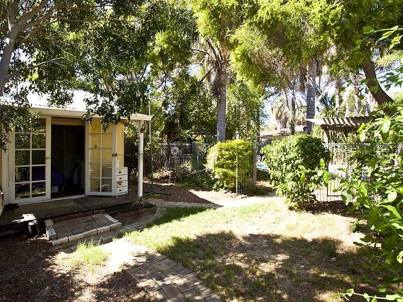 4 Essex Street, Forrestfield WA 6058