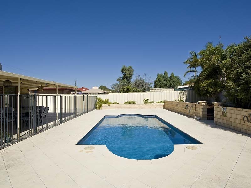 1 Bonn Court, Seville Grove WA 6112