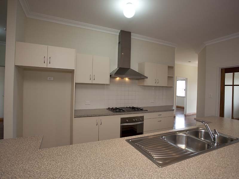 2 Bowden Drive, High Wycombe WA 6057