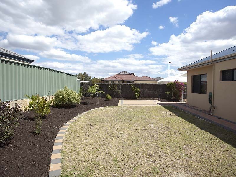 2 Bowden Drive, High Wycombe WA 6057