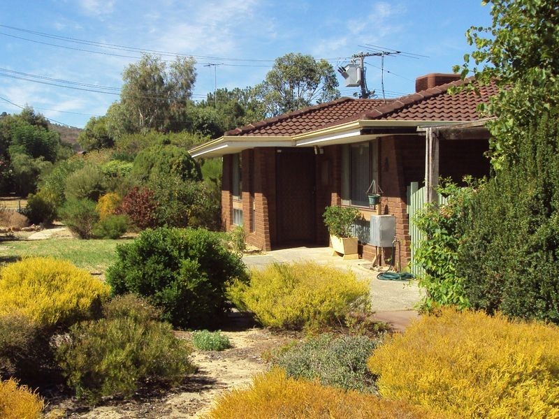 1 Gilmore Place, Forrestfield WA 6058