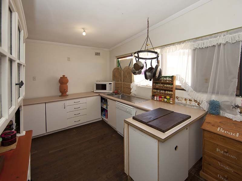 9 Grove Road, Walliston WA 6076