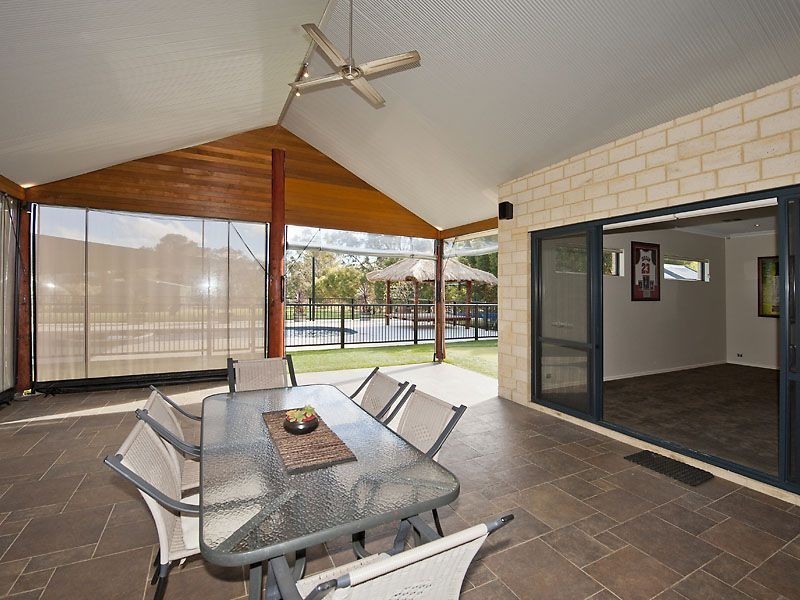 22 Valcan Road, Wattle Grove WA 6107