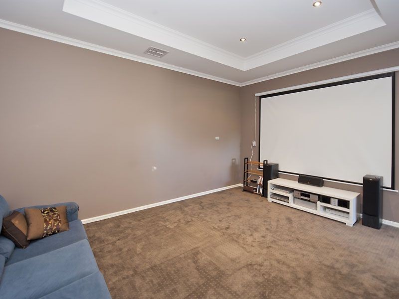 22 Valcan Road, Wattle Grove WA 6107