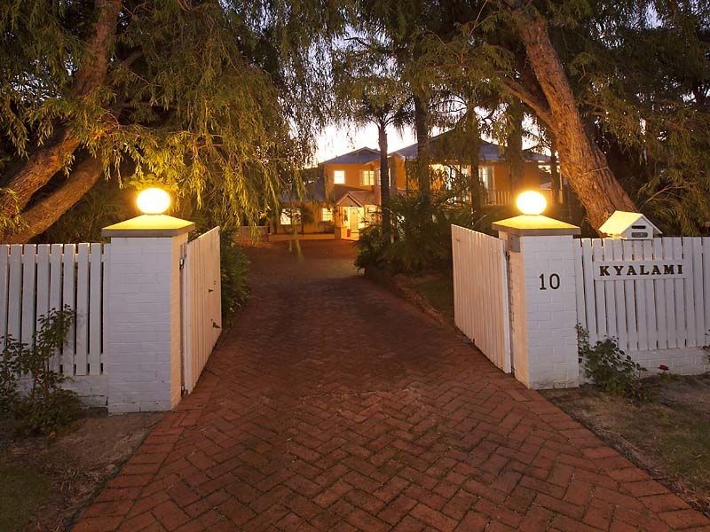 10 Walbeck Road, Kalamunda WA 6076