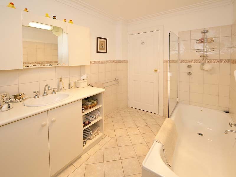 10 Walbeck Road, Kalamunda WA 6076