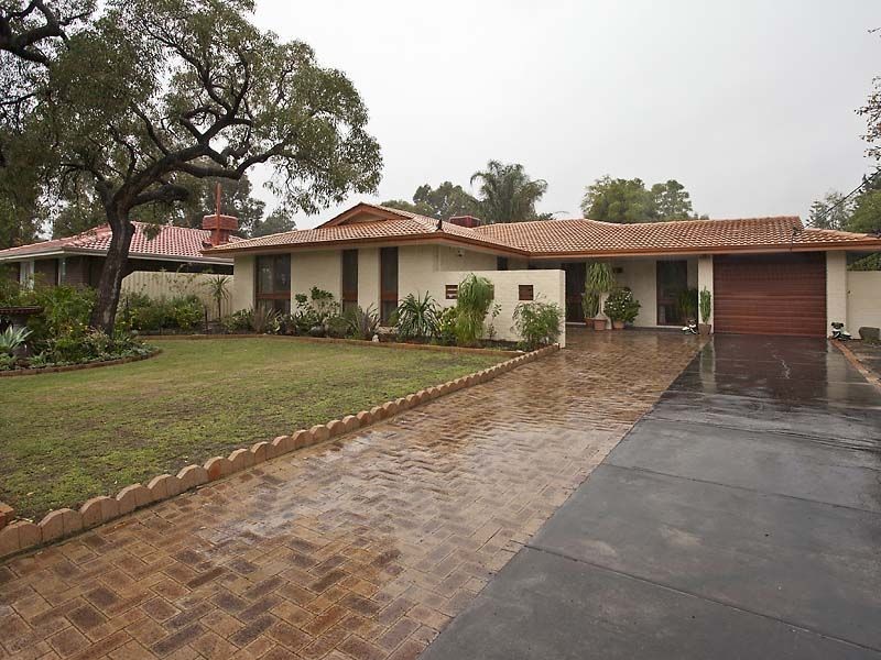 9 Berry Drive, Maida Vale WA 6057