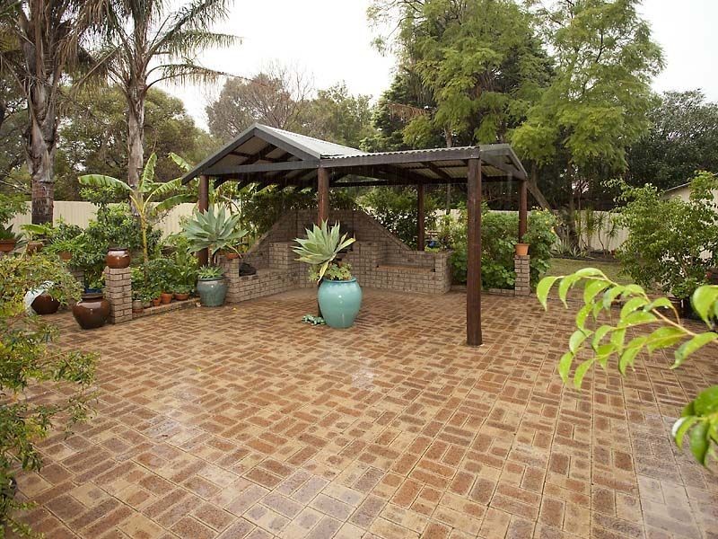 9 Berry Drive, Maida Vale WA 6057