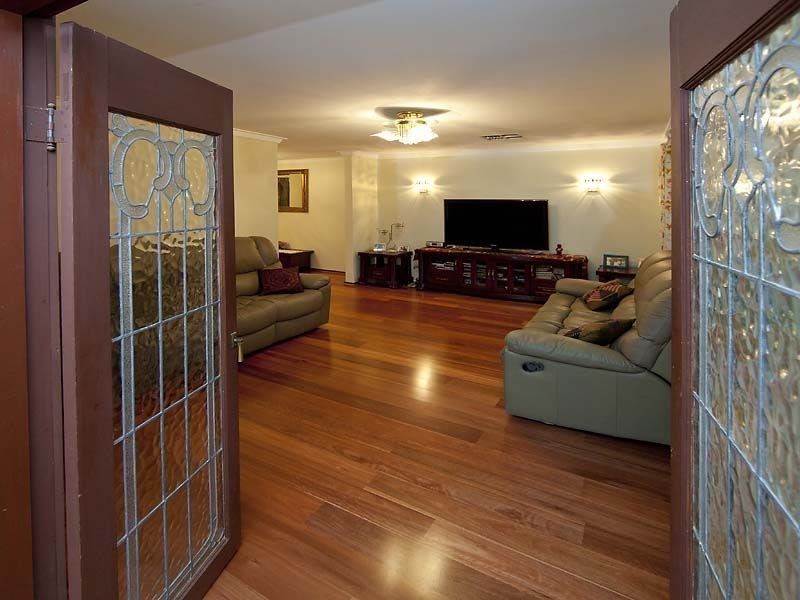 9 Berry Drive, Maida Vale WA 6057