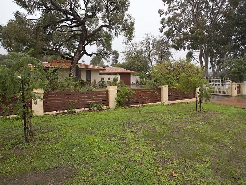 9 Berry Drive, Maida Vale WA 6057