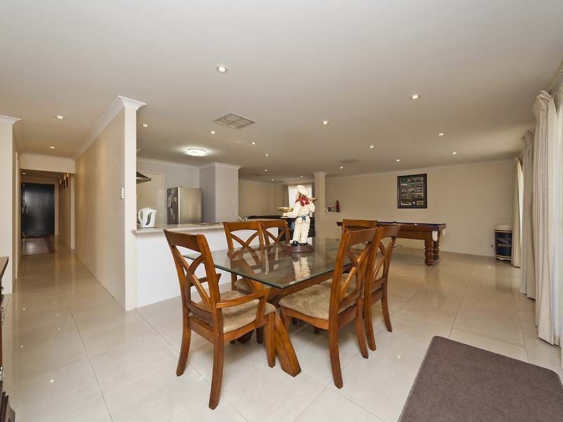 10 Tuckeroo Parade, Helena Valley WA 6056