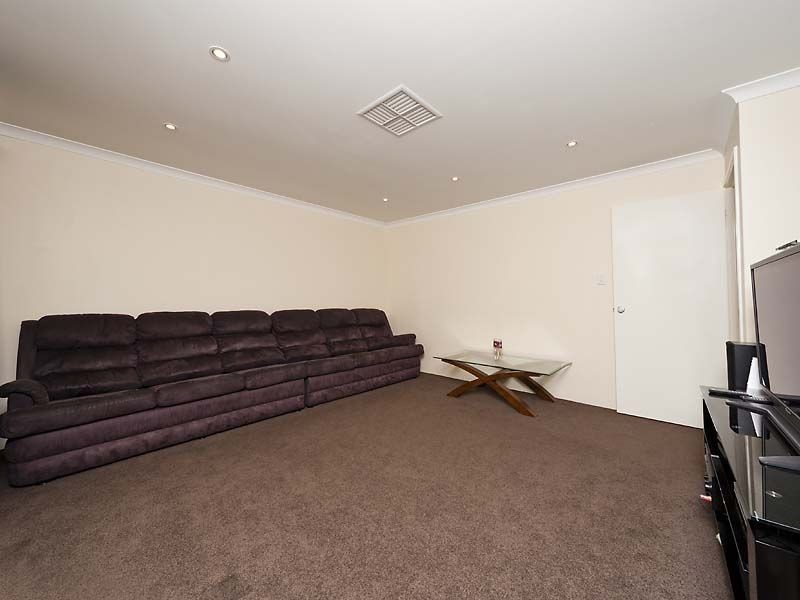 10 Tuckeroo Parade, Helena Valley WA 6056