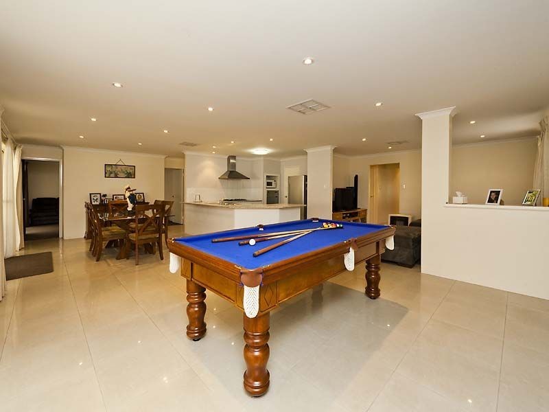 10 Tuckeroo Parade, Helena Valley WA 6056