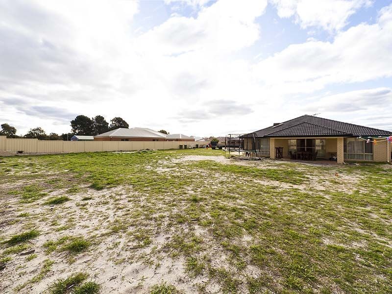 10 Tuckeroo Parade, Helena Valley WA 6056