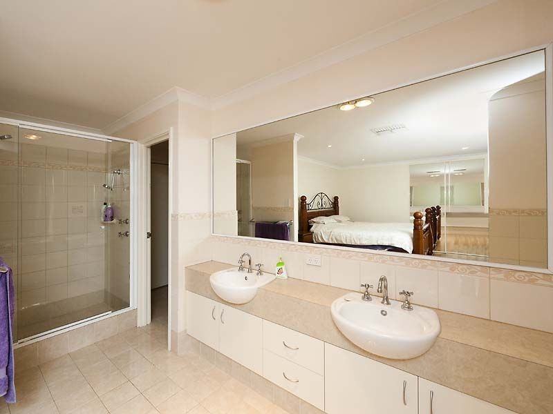 10 Tuckeroo Parade, Helena Valley WA 6056