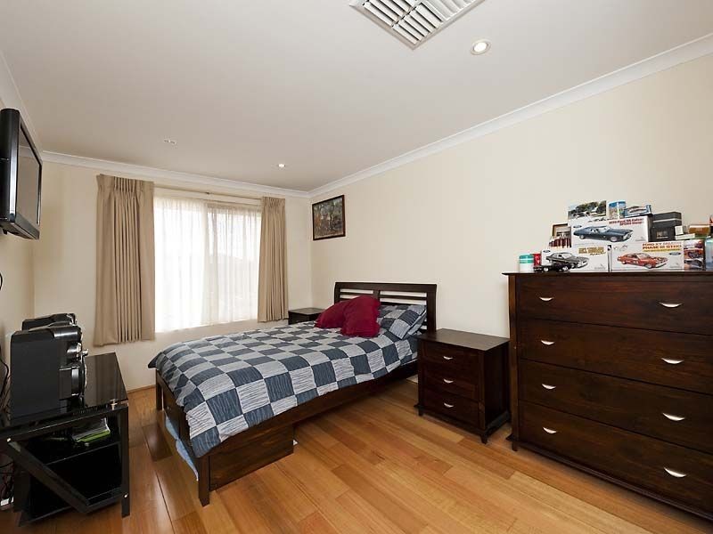 10 Tuckeroo Parade, Helena Valley WA 6056