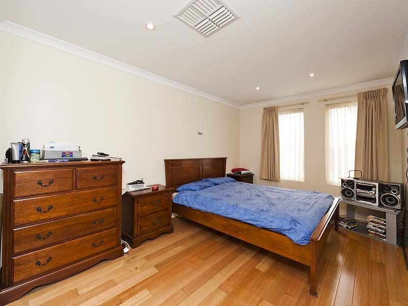 10 Tuckeroo Parade, Helena Valley WA 6056